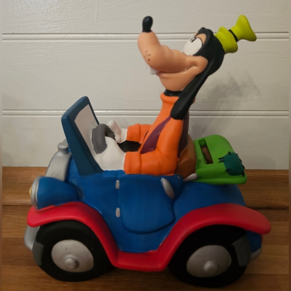Disney Goofy Piggy Bank - Picture 3 of 6